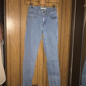 Levi’s high rise skinny jean in light blue!